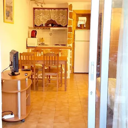 Apartamento D'une A A 150 M De La Plage Avec Jardin Clos Fréjus