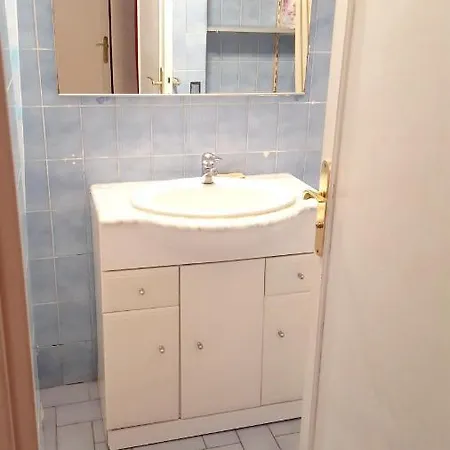 Apartamento D'une A A 150 M De La Plage Avec Jardin Clos Fréjus