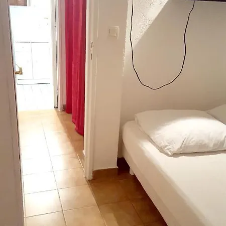 D'une A A 150 M De La Plage Avec Jardin Clos アパート Fréjus